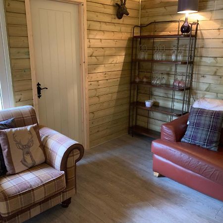 Bedrock Lodge Winterbourne Exterior foto